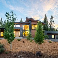 Modernly Appointed 4 Bed 4.5 Bath Mountain Home with Club Amenities