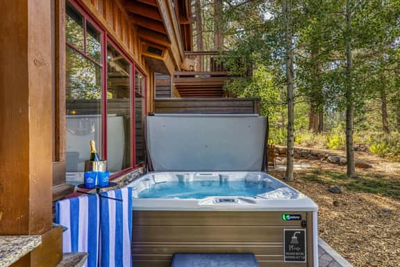 Valmont Vista, Gated Golf & Ski Community w/ Club Amenities! Lake Tahoe