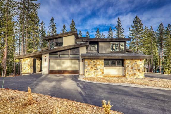 Pristine Mountain Home, Schaffers Mill Golf, Ski & Club Amenities! Lake Tahoe