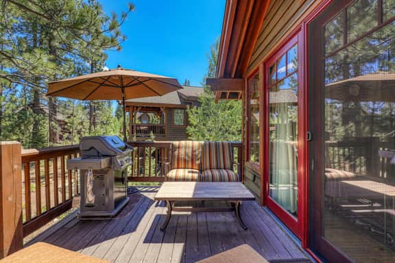 Scenic Getaway at Schaffer's Mill, Hot Tub, Golf, Ski & Club Amenities Tahoe!