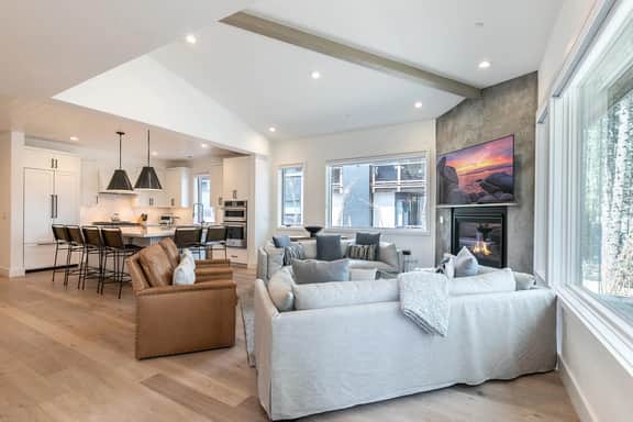 Chalet on Shady Lane at Schaffer's Mill, 4BDRM,  Club Amenities, Ski & Golf!