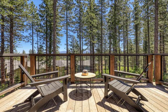 Gezellig House, Lake Tahoe Schaffer's Mill Home, Private Hot Tub, Ski & Golf!