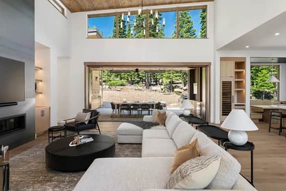 Modernly Appointed 4 Bed 4.5 Bath Mountain Home with Club Amenities