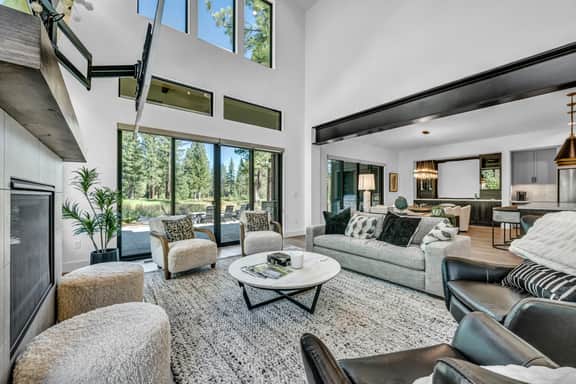 Modern Mountain Luxury on the Green! Golf Access & Amenities! - Image 3