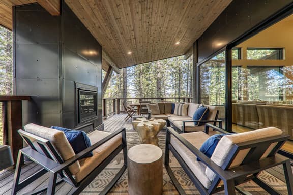 Pristine Mountain Home, Schaffers Mill Golf, Ski & Club Amenities! Lake Tahoe