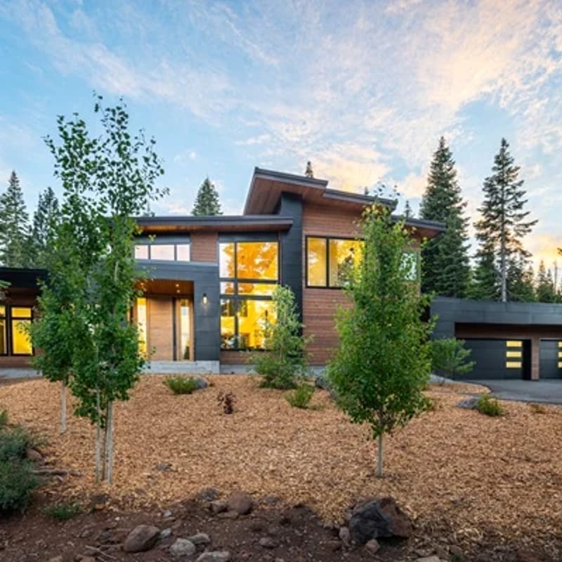 Modernly Appointed 4 Bed 4.5 Bath Mountain Home with Club Amenities